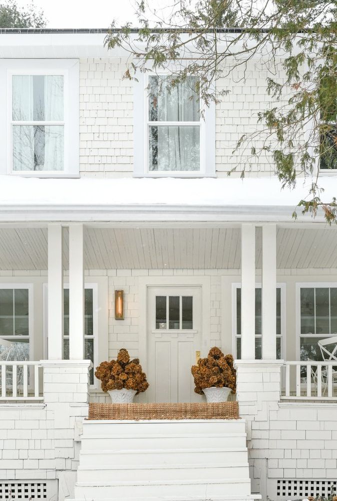 Cozy Autumn Porch Decorations for a White Home